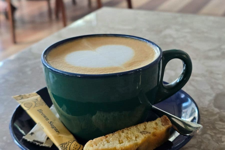 Taza de café con latte art